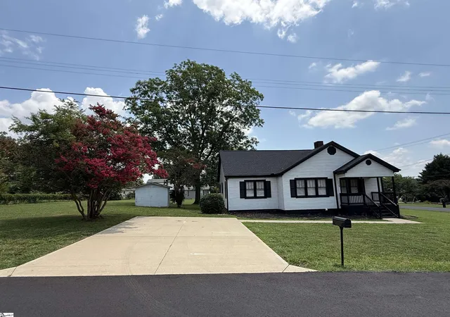Photo 1 of Single family home for sale at 129 Spring St, Reidville, SC 29375 | MLS# 1603665 | Listing updated on 2026-09-12