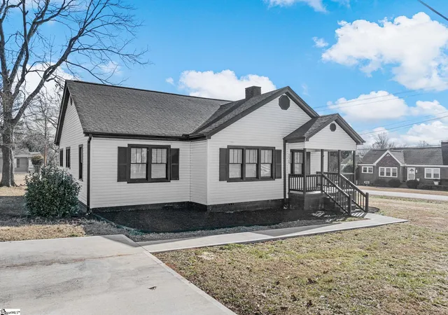 Photo 2 of Single family home for sale at 129 Spring St, Reidville, SC 29375 | MLS# 1603665 | Listing updated on 2026-09-12