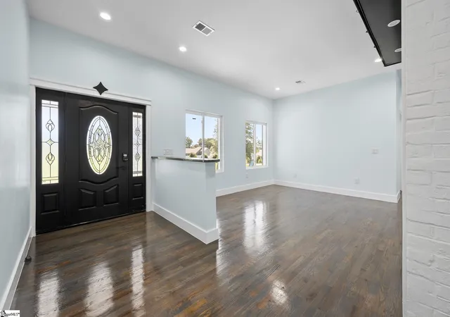 Photo 3 of Single family home for sale at 305 Waters Rd, Taylors, SC 29687 | MLS# 1605598 | Listing updated on 2026-10-02