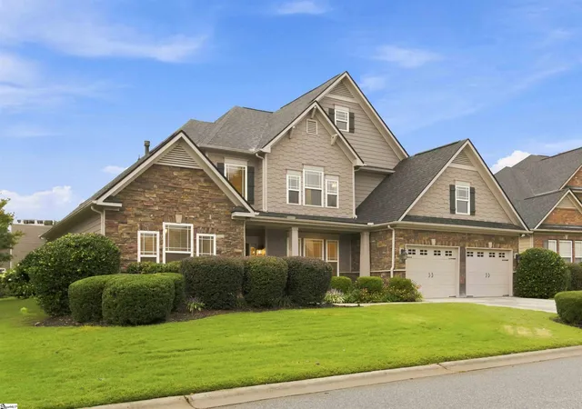Photo 2 of Single family home for sale at 11 Roanoke Hills Ct, Simpsonville, SC 29681 | MLS# 1603261 | Listing updated on 2026-09-09