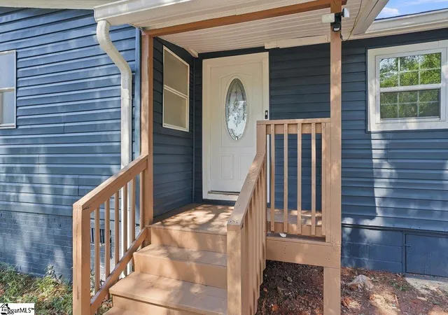 Photo 3 of Manufactured home for sale at 129 Effie Dr, Piedmont, SC 29673 | MLS# 1603551 | Listing updated on 2026-09-14