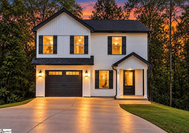 Photo 1 of Single family home for sale at 8 Oxford Blvd, Taylors, SC 29687 | MLS# 1592588 | Listing updated on 2026-10-24