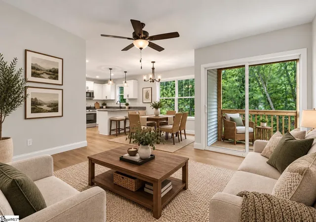 Photo 2 of Single family home for sale at 8 Oxford Blvd, Taylors, SC 29687 | MLS# 1592588 | Listing updated on 2026-10-24