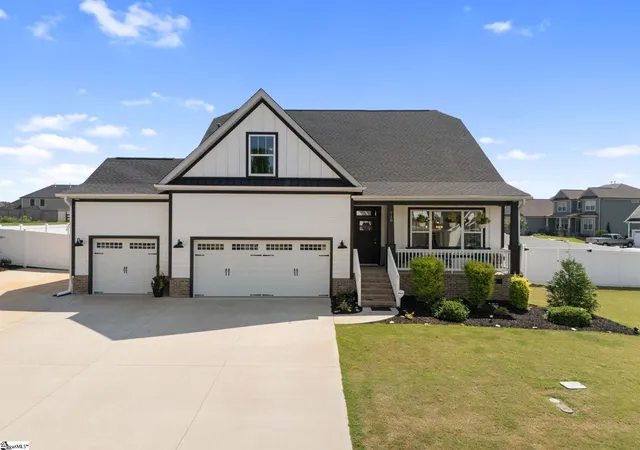 Photo 2 of Single family home for sale at 718 Amherst Glen Dr, Greer, SC 29651 | MLS# 1604790 | Listing updated on 2026-10-09