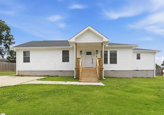Photo 1 of Single family home for sale at 101 Elmer St, Greer, SC 29651 | MLS# 1603156 | Listing updated on 2026-09-10