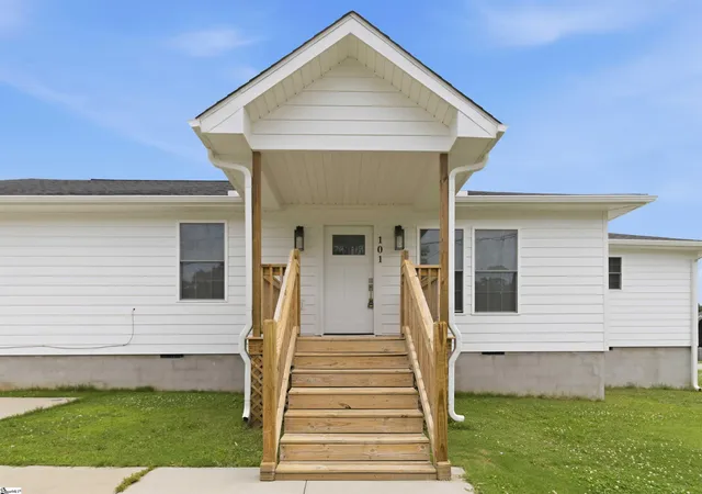 Photo 2 of Single family home for sale at 101 Elmer St, Greer, SC 29651 | MLS# 1603156 | Listing updated on 2026-09-10