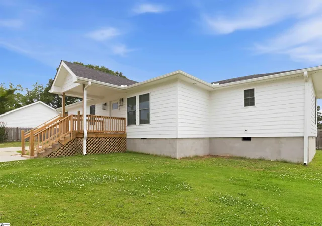 Photo 3 of Single family home for sale at 101 Elmer St, Greer, SC 29651 | MLS# 1603156 | Listing updated on 2026-09-10