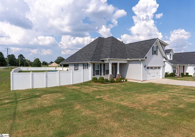 Photo 1 of Single family home for sale at 101 Carolina Dr, Piedmont, SC 29673 | MLS# 1603673 | Listing updated on 2026-09-16