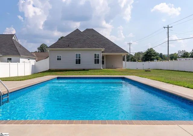 Photo 3 of Single family home for sale at 101 Carolina Dr, Piedmont, SC 29673 | MLS# 1603673 | Listing updated on 2026-09-16