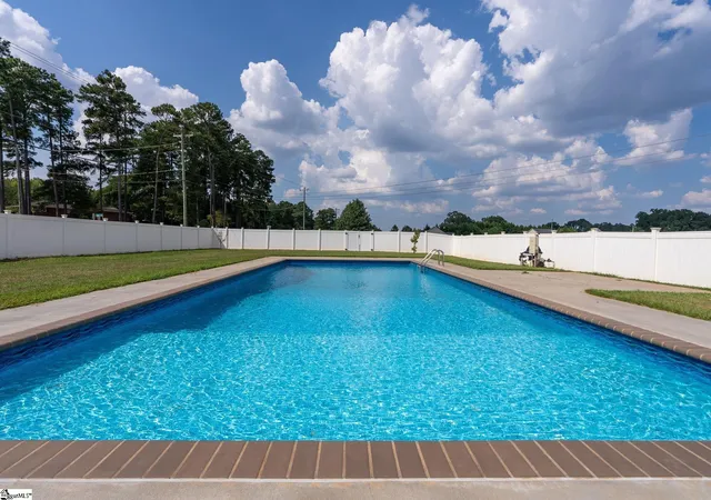 Photo 4 of Single family home for sale at 101 Carolina Dr, Piedmont, SC 29673 | MLS# 1603673 | Listing updated on 2026-09-16