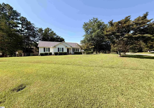 Photo 2 of Sale Pending at 201 Cox Ridge Ct, Travelers Rest, SC 29690 | MLS# 1598069 | Listing updated on 2026-09-27