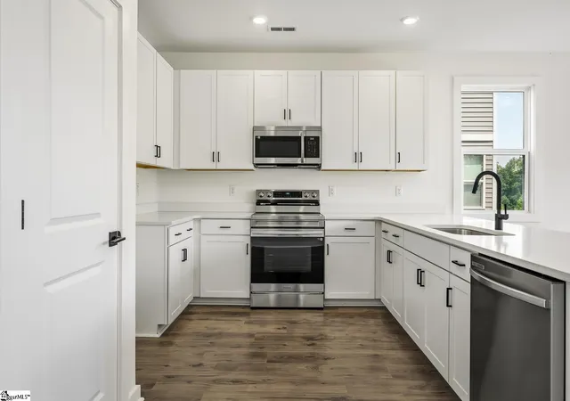 Photo 3 of Townhouse for sale at 1306 Westgate Village Dr, Spartanburg, SC 29301 | MLS# 1603110 | Listing updated on 2026-09-06