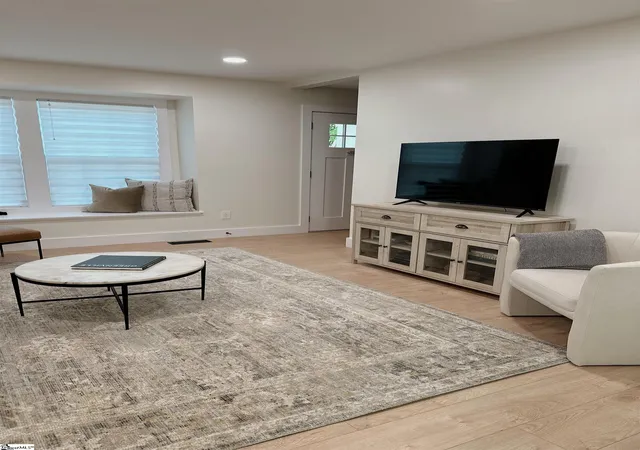 Photo 3 of Sale Pending at 2 Saint Andrews Ct, Greenville, SC 29607 | MLS# 1603695 | Listing updated on 2026-09-24