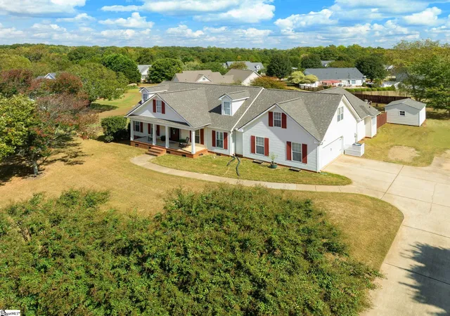 Photo 3 of Single family home for sale at 208 Legacy Farm Dr, Fountain Inn, SC 29644 | MLS# 1605677 | Listing updated on 2026-10-08