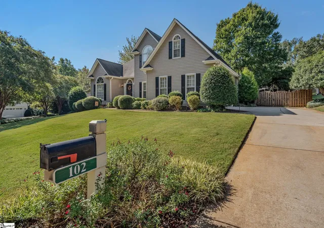 Photo 2 of Single family home for sale at 102 Smith Holw Dr, Greenville, SC 29615 | MLS# 1605770 | Listing updated on 2026-10-09