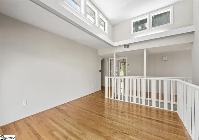 Photo 4 of Single family home for sale at 136 Shannon Lake Cir, Greenville, SC 29615 | MLS# 1604364 | Listing updated on 2026-09-21