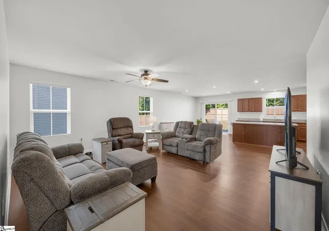 Photo 4 of Single family home for sale at 664 Hardwood Dr, Boiling Springs, SC 29316 | MLS# 1604544 | Listing updated on 2026-10-18