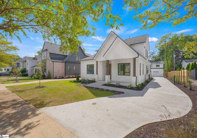 Photo 1 of Single family home for sale at 407 Pinckney St, Greenville, SC 29601 | MLS# 1603931 | Listing updated on 2026-10-27
