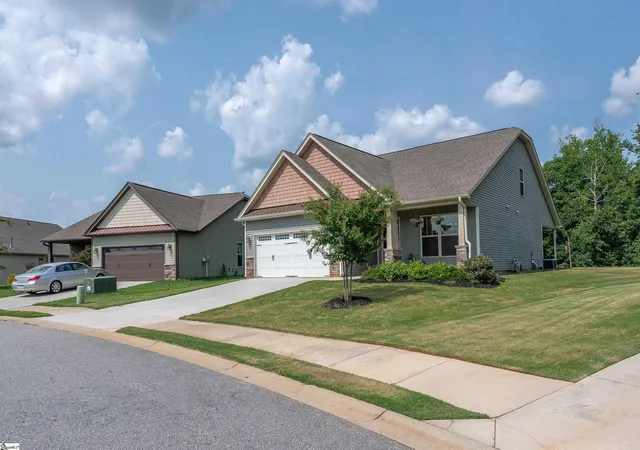 Photo 3 of Single family home for sale at 307 Barnhill Ct, Greenville, SC 29617 | MLS# 1598971 | Listing updated on 2026-09-09