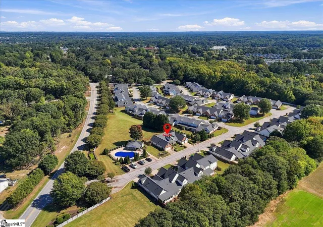 Photo 2 of Townhouse for sale at 7 Kennebec Ln, Simpsonville, SC 29681 | MLS# 1606244 | Listing updated on 2026-10-26