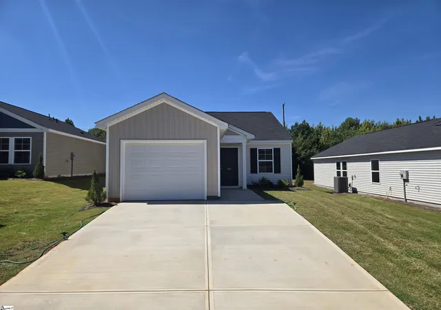 Photo 1 of Single family home for sale at 163 Cloverfield Ln, Spartanburg, SC 29303 | MLS# 1591050 | Listing updated on 2026-09-13