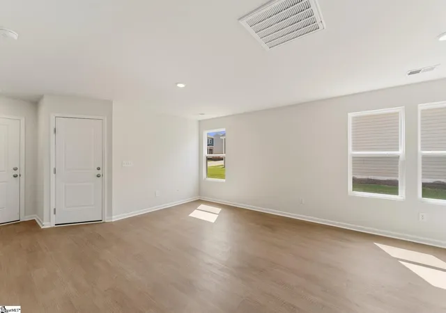 Photo 3 of Single family home for sale at 163 Cloverfield Ln, Spartanburg, SC 29303 | MLS# 1591050 | Listing updated on 2026-09-13