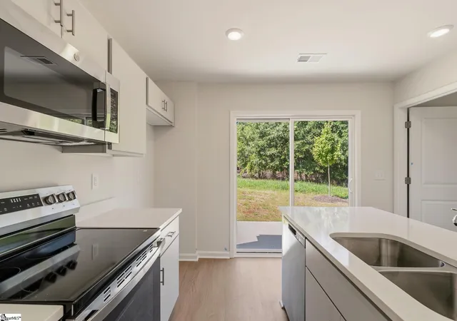 Photo 4 of Single family home for sale at 163 Cloverfield Ln, Spartanburg, SC 29303 | MLS# 1591050 | Listing updated on 2026-09-13