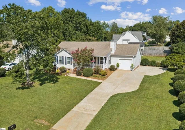 Photo 3 of Single family home for sale at 124 Zion School Rd, Easley, SC 29642 | MLS# 1604519 | Listing updated on 2026-09-23