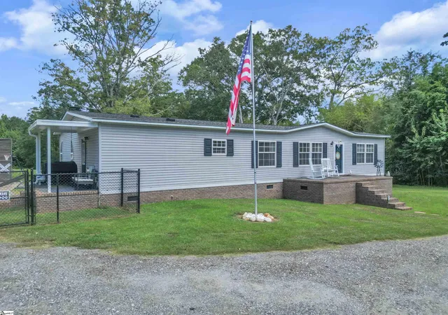 Photo 2 of Manufactured home for sale at 4056 Ridge Rd, Greer, SC 29651 | MLS# 1603335 | Listing updated on 2026-09-10