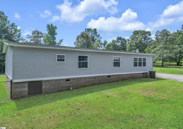 Photo 3 of Manufactured home for sale at 4056 Ridge Rd, Greer, SC 29651 | MLS# 1603335 | Listing updated on 2026-09-10