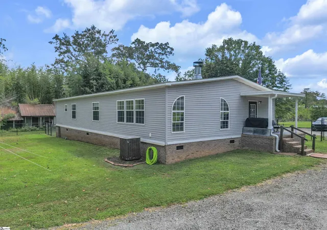 Photo 4 of Manufactured home for sale at 4056 Ridge Rd, Greer, SC 29651 | MLS# 1603335 | Listing updated on 2026-09-10