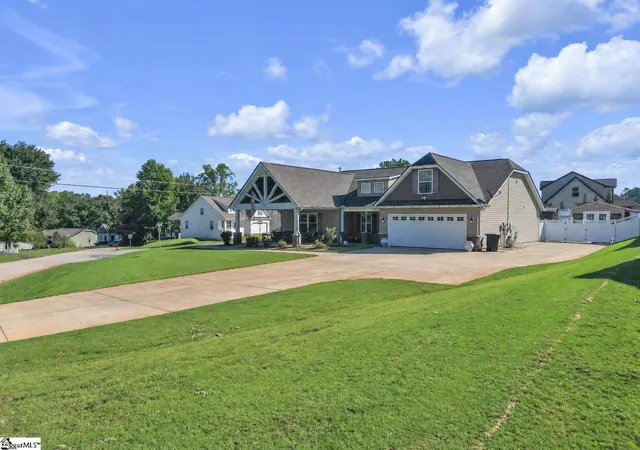 Photo 2 of Sale Pending at 193 Butler Rd, Lyman, SC 29365 | MLS# 1605605 | Listing updated on 2026-10-16