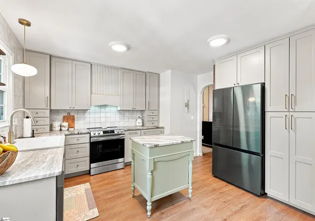 Photo 3 of Single family home for sale at 109 Stonehenge Ct, Taylors, SC 29687 | MLS# 1603714 | Listing updated on 2026-09-14