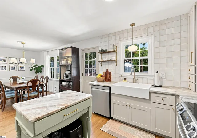 Photo 4 of Single family home for sale at 109 Stonehenge Ct, Taylors, SC 29687 | MLS# 1603714 | Listing updated on 2026-09-14