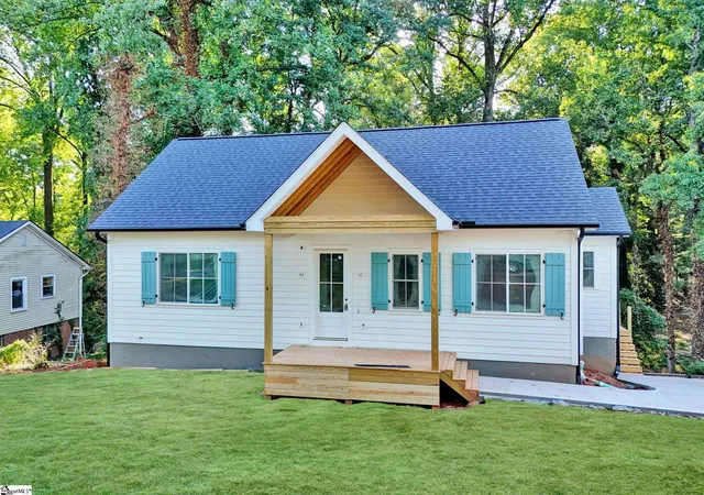Photo 1 of Single family home for sale at 15 Meadow Crst Cir, Greenville, SC 29609 | MLS# 1604072 | Listing updated on 2026-09-21