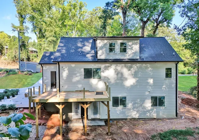 Photo 2 of Single family home for sale at 15 Meadow Crst Cir, Greenville, SC 29609 | MLS# 1604072 | Listing updated on 2026-09-21