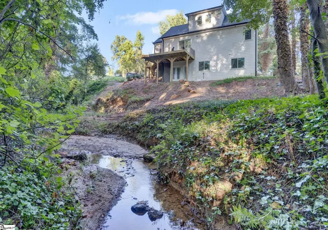 Photo 3 of Single family home for sale at 15 Meadow Crst Cir, Greenville, SC 29609 | MLS# 1604072 | Listing updated on 2026-09-21