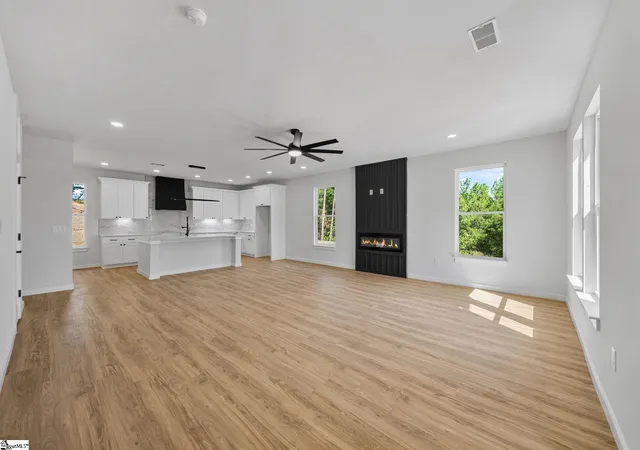 Photo 3 of Single family home for sale at 152 Boxwood Ln, Easley, SC 29640 | MLS# 1603674 | Listing updated on 2026-09-12