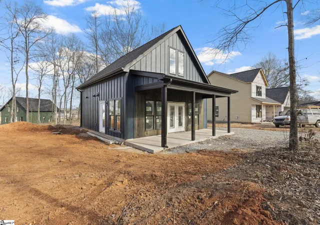 Photo 2 of Single family home for sale at 1002 Goodjoin Rd, Campobello, SC 29322 | MLS# 1602980 | Listing updated on 2026-09-04