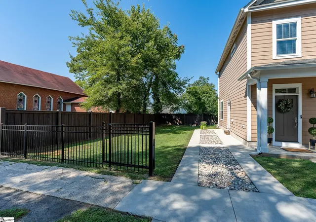 Photo 2 of Single family home for sale at 305 Pine St, Greenville, SC 29601 | MLS# 1603346 | Listing updated on 2026-09-10
