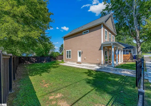 Photo 2 of Single family home for sale at 305 Pine St, Greenville, SC 29601 | MLS# 1603346 | Listing updated on 2026-09-10
