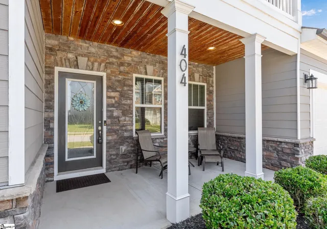 Photo 3 of Single family home for sale at 404 Cattail Holw Way, Simpsonville, SC 29680 | MLS# 1602812 | Listing updated on 2026-09-03