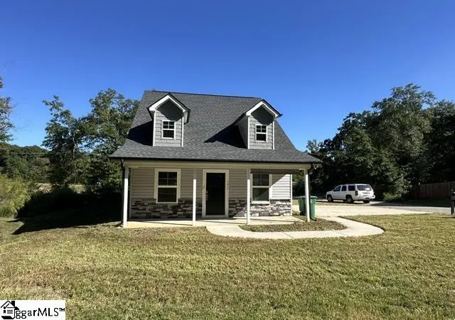 Photo 2 of Single family home for sale at 106 Gate Ct, Williamston, SC 29697 | MLS# 1606071 | Listing updated on 2026-10-22