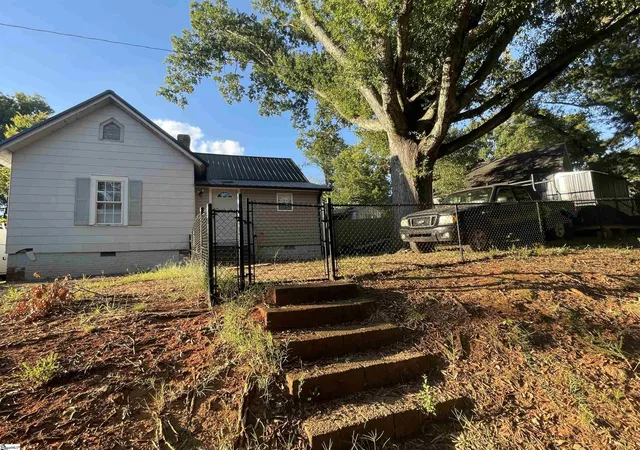 Photo 2 of Single family home for sale at 20 1st Street, Greenville, SC 29611 | MLS# 1605775 | Listing updated on 2026-10-19