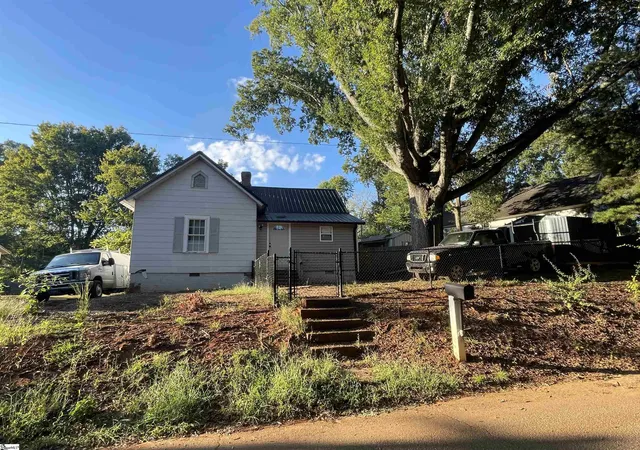 Photo 3 of Single family home for sale at 20 1st Street, Greenville, SC 29611 | MLS# 1605775 | Listing updated on 2026-10-19