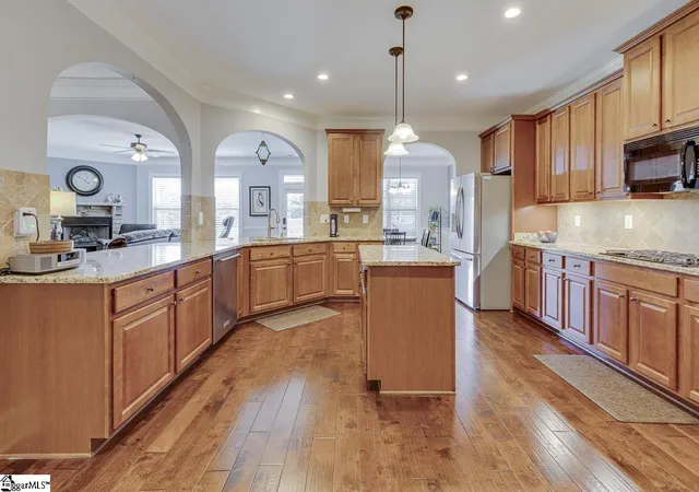 Photo 4 of Single family home for sale at 198 Harbrooke Cir, Greer, SC 29651 | MLS# 1603786 | Listing updated on 2026-09-15