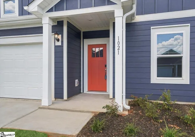 Photo 3 of Single family home for sale at 1021 Southwell Dr, Anderson, SC 29624 | MLS# 1598627 | Listing updated on 2026-09-11