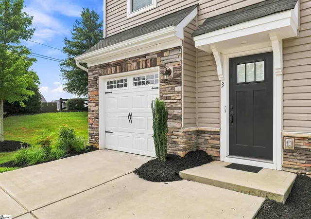 Photo 2 of Townhouse for sale at 3 Country Dale Dr, Greer, SC 29650 | MLS# 1602580 | Listing updated on 2026-09-01
