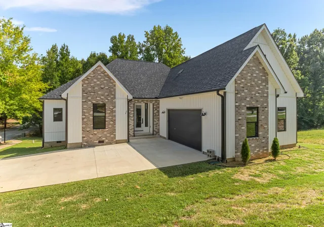 Single family home for sale at 452 Congaree Rd, Roebuck, SC 29376 | MLS# 1605562