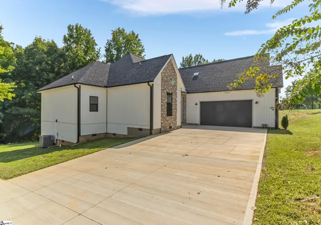 Photo 3 of Single family home for sale at 452 Congaree Rd, Roebuck, SC 29376 | MLS# 1605562 | Listing updated on 2026-10-14
